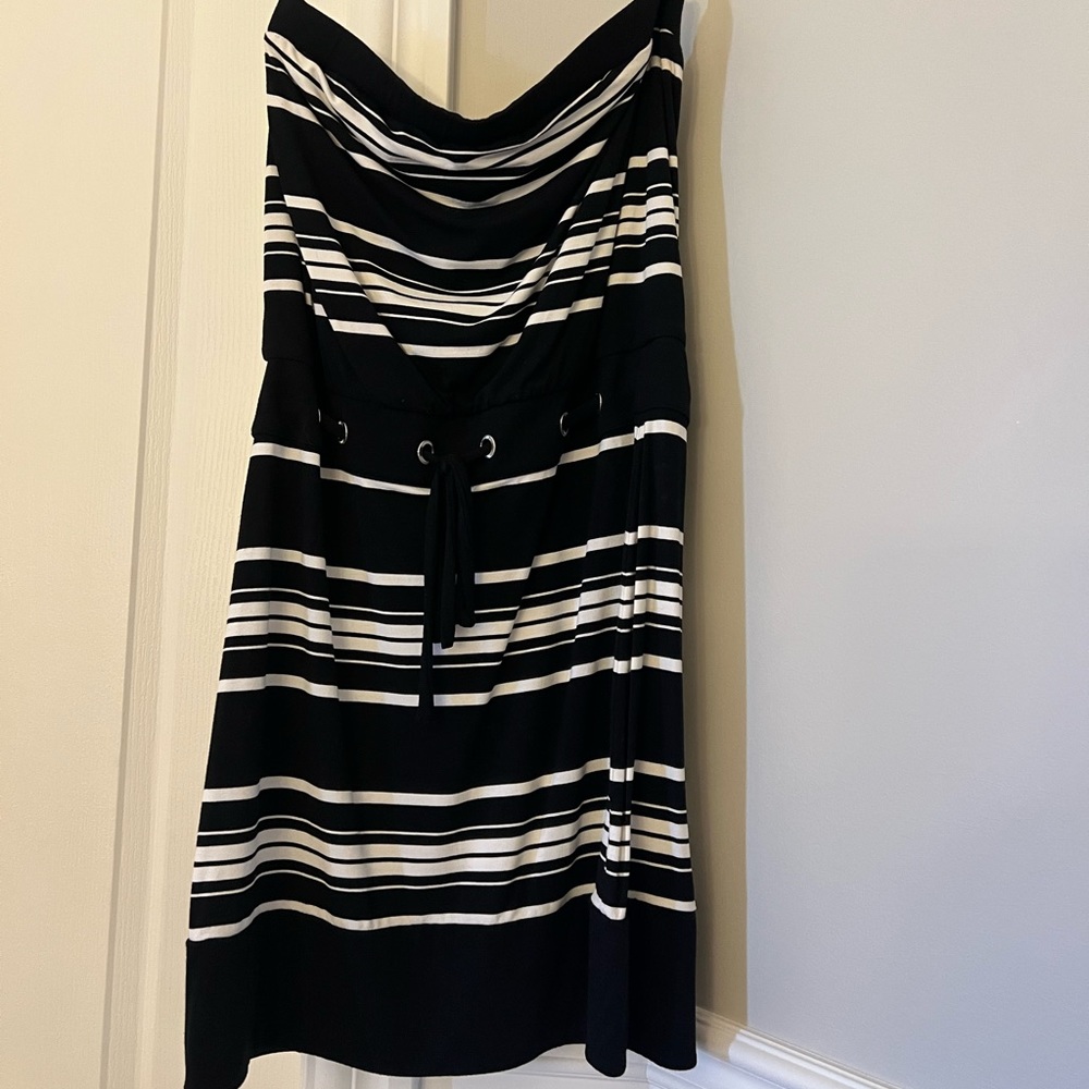 SLEEVELESS BLACK&WHITE DRESS